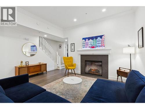 612 Brantford Street, New Westminster, BC - Indoor Photo Showing Living Room With Fireplace