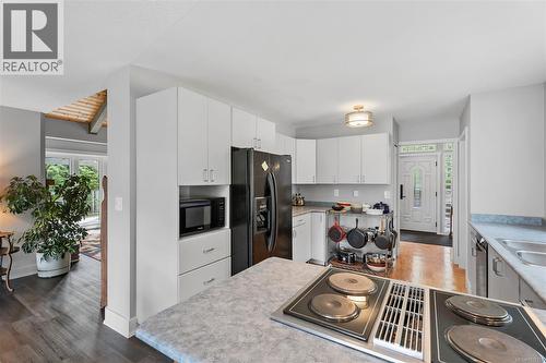 5025 Genoa Bay Rd, Duncan, BC - Indoor Photo Showing Kitchen