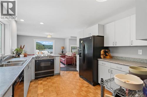 5025 Genoa Bay Rd, Duncan, BC - Indoor Photo Showing Kitchen With Double Sink