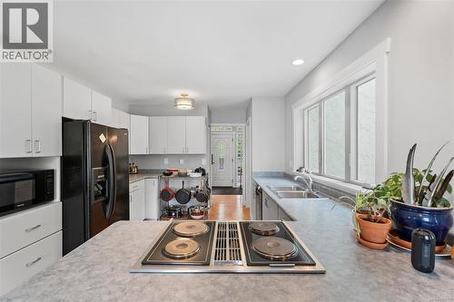 5025 Genoa Bay Rd, Duncan, BC - Indoor Photo Showing Kitchen With Double Sink
