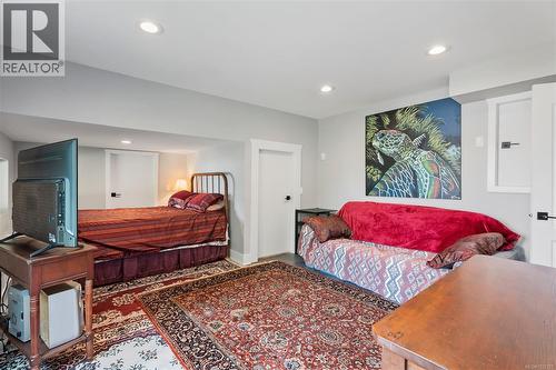 5025 Genoa Bay Rd, Duncan, BC - Indoor Photo Showing Bedroom