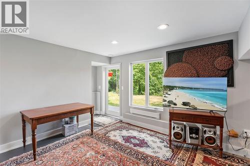 5025 Genoa Bay Rd, Duncan, BC - Indoor Photo Showing Other Room