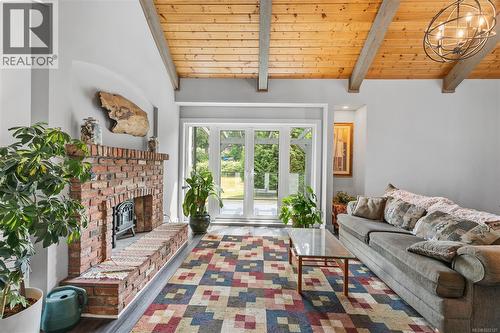 5025 Genoa Bay Rd, Duncan, BC - Indoor Photo Showing Living Room With Fireplace