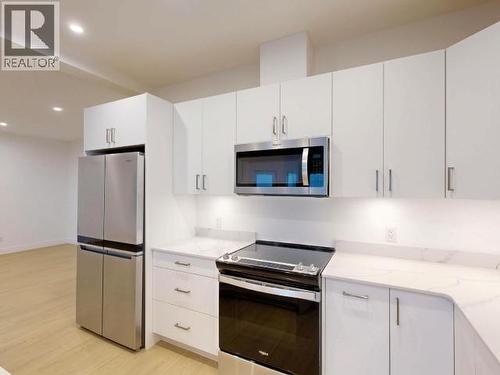 C303-6900 Burnaby Street, Powell River, BC - Indoor Photo Showing Kitchen With Upgraded Kitchen