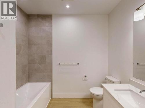 C303-6900 Burnaby Street, Powell River, BC - Indoor Photo Showing Bathroom