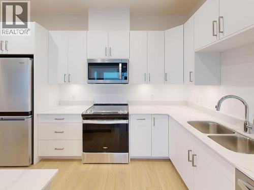C202-6900 Burnaby Street, Powell River, BC - Indoor Photo Showing Kitchen With Double Sink