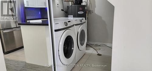 2048 - 75 George Appleton Way, Toronto, ON - Indoor Photo Showing Laundry Room