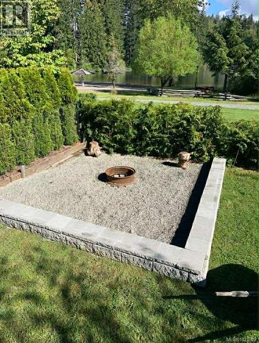 Fire pit in the summer - 19 8631 South Shore Rd, Lake Cowichan, BC 