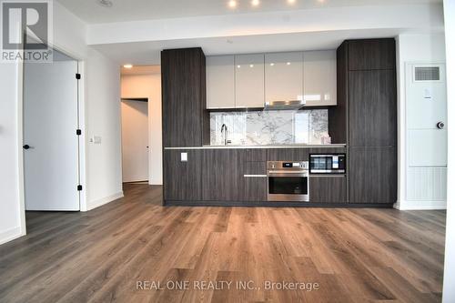 1202 - 8 Interchange Way, Vaughan, ON - Indoor Photo Showing Kitchen