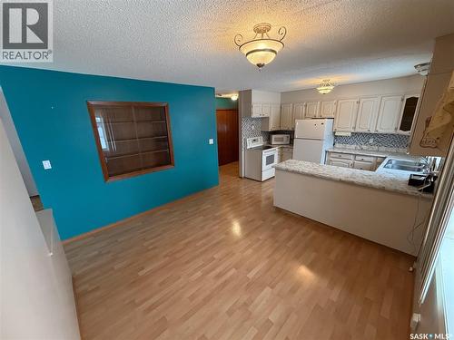 120 6Th Street E, Ponteix, SK - Indoor Photo Showing Kitchen