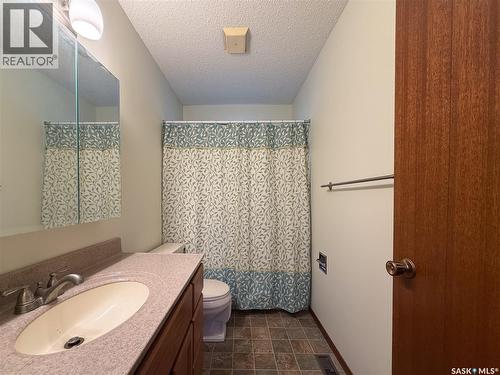 120 6Th Street E, Ponteix, SK - Indoor Photo Showing Bathroom