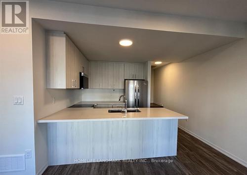182 Matawin Lane, Richmond Hill, ON - Indoor Photo Showing Kitchen