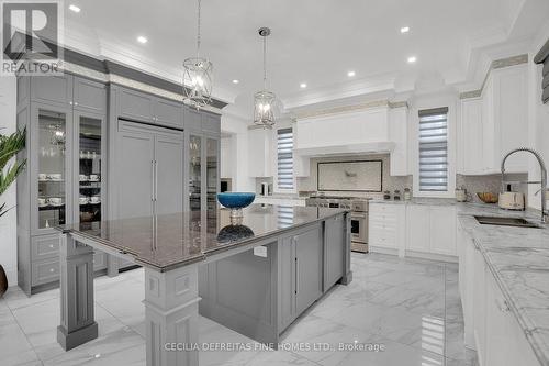 78 Mizuno Crescent, Vaughan, ON - Indoor Photo Showing Kitchen With Upgraded Kitchen