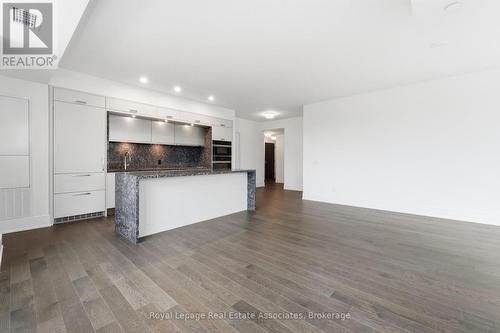 205 - 259 The Kingsway, Toronto, ON - Indoor Photo Showing Kitchen