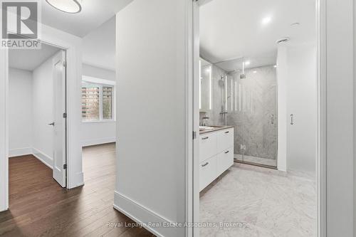 205 - 259 The Kingsway, Toronto, ON - Indoor Photo Showing Bathroom