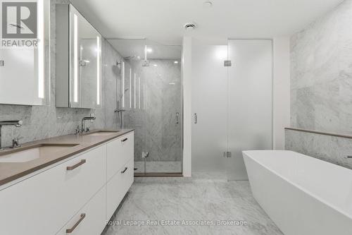 205 - 259 The Kingsway, Toronto, ON - Indoor Photo Showing Bathroom