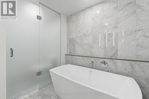 205 - 259 The Kingsway, Toronto, ON - Indoor Photo Showing Bathroom