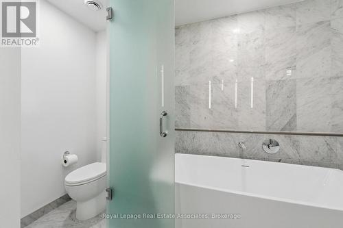 205 - 259 The Kingsway, Toronto, ON - Indoor Photo Showing Bathroom