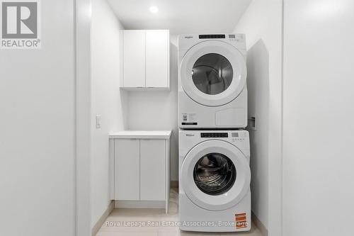 205 - 259 The Kingsway, Toronto, ON - Indoor Photo Showing Laundry Room