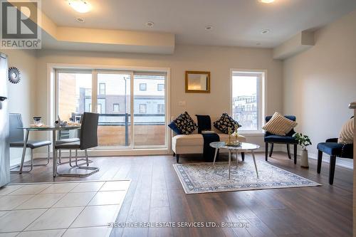 226 - 1145 Journeyman Lane, Mississauga, ON - Indoor Photo Showing Living Room