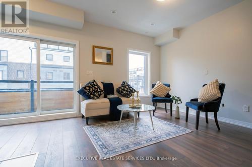 226 - 1145 Journeyman Lane, Mississauga, ON - Indoor Photo Showing Living Room