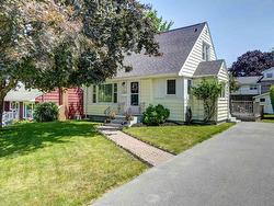 6 Piers Avenue  Halifax, NS B3N 1Z3