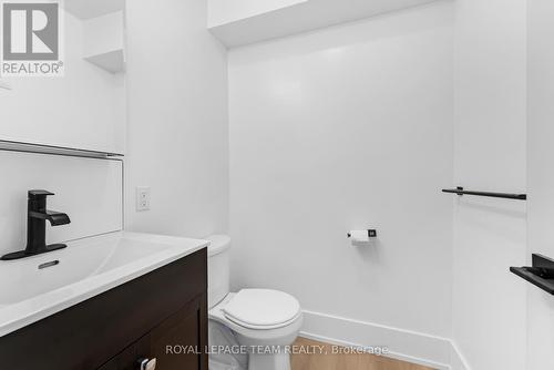 5 Gilchrist Avenue, Ottawa, ON - Indoor Photo Showing Bathroom