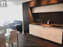 6101 - 10 YORK STREET  Toronto, ON M5J 2L9