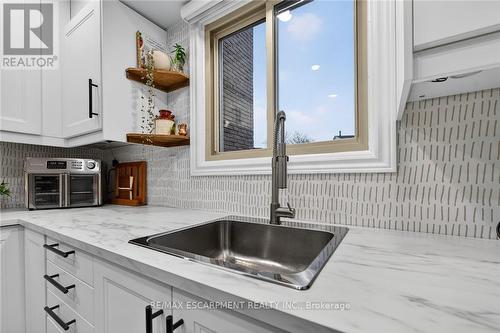 15 - 150 Gateshead Crescent, Hamilton, ON - Indoor Photo Showing Kitchen