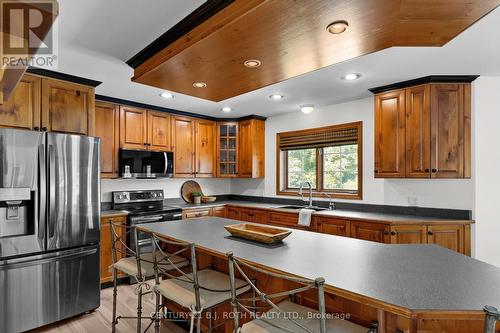 256 Denney Drive, Essa, ON - Indoor Photo Showing Kitchen With Double Sink