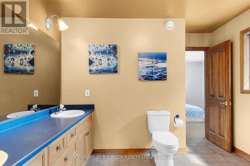 256 Denney Drive, Essa, ON - Indoor Photo Showing Bathroom