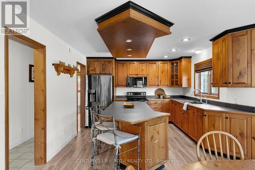 256 Denney Drive, Essa, ON - Indoor Photo Showing Kitchen With Double Sink