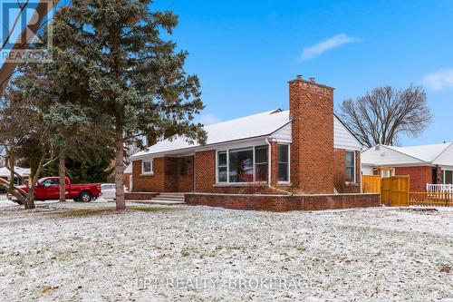 9 Elizabeth Avenue, Kingston (West Of Sir John A. Blvd), ON - Outdoor