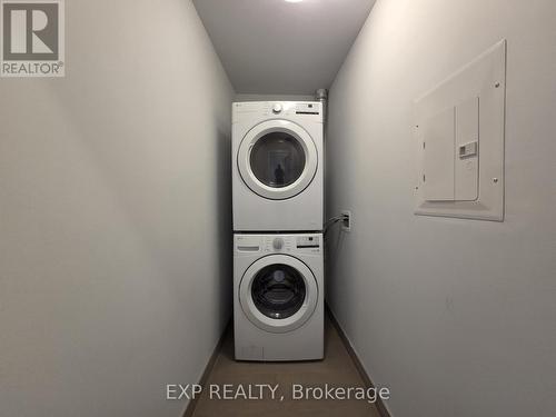 417 - 430 Square One Drive, Mississauga, ON - Indoor Photo Showing Laundry Room