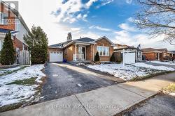 3 DEVONDALE STREET  Clarington (Courtice), ON L1E 1S2