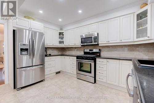 2197 Donald Road, Burlington, ON - Indoor Photo Showing Kitchen