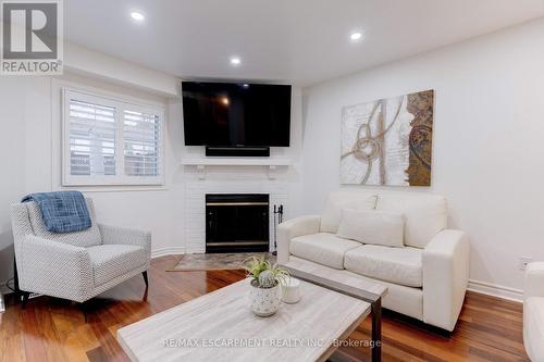 2197 Donald Road, Burlington, ON - Indoor Photo Showing Living Room