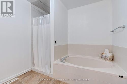 2197 Donald Road, Burlington, ON - Indoor Photo Showing Bathroom