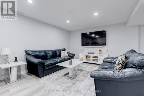 2197 Donald Road, Burlington, ON - Indoor Photo Showing Living Room