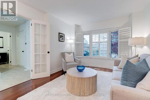 2197 Donald Road, Burlington, ON - Indoor Photo Showing Living Room