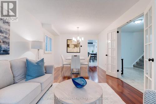 2197 Donald Road, Burlington, ON - Indoor Photo Showing Living Room