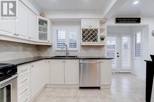 2197 Donald Road, Burlington, ON - Indoor Photo Showing Kitchen