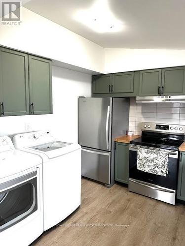 35 Karen Crescent, Hamilton, ON - Indoor Photo Showing Kitchen