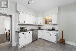 Built in dishwasher. - 