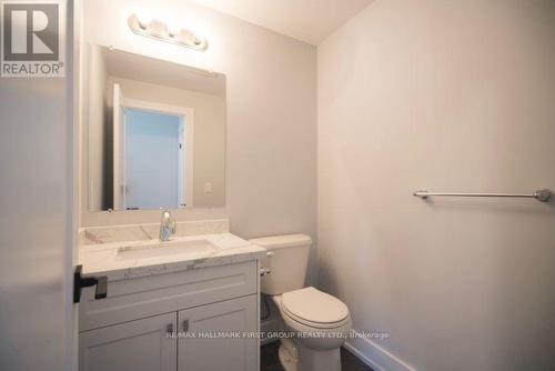 2 - 180 Prince Street W, Oshawa, ON - Indoor Photo Showing Bathroom