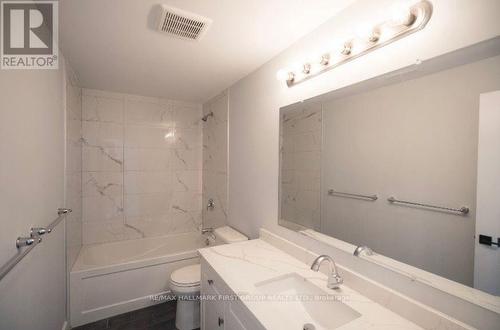 2 - 180 Prince Street W, Oshawa, ON - Indoor Photo Showing Bathroom