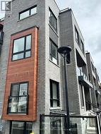 13 - 26 LYTHAM GREEN CIRCLE  Newmarket, ON L3Y 0H5