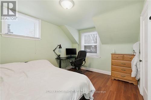 2 Gary Avenue, Hamilton, ON - Indoor Photo Showing Bedroom