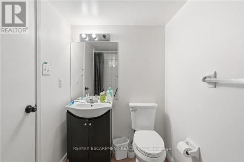 2 Gary Avenue, Hamilton, ON - Indoor Photo Showing Bathroom