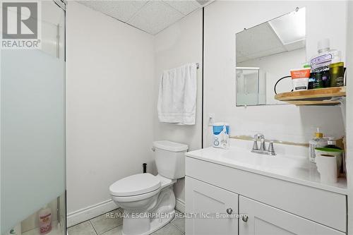 2 Gary Avenue, Hamilton, ON - Indoor Photo Showing Bathroom